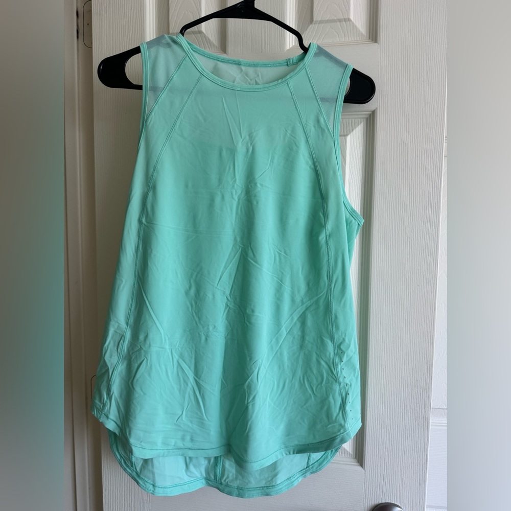Lululemon Sculpt Tank size 8? Worn twice. Very light blue-minty color.